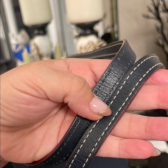 Price firm- Navy Blue Dooney & Bourke Women's Tote Bag dark blue Price Firm - Picture 2 of 13